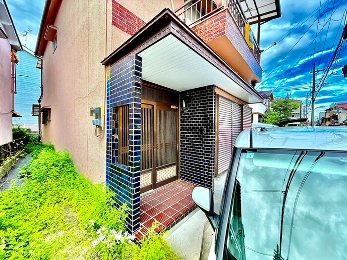 物件外観写真4　(エントランス部分)