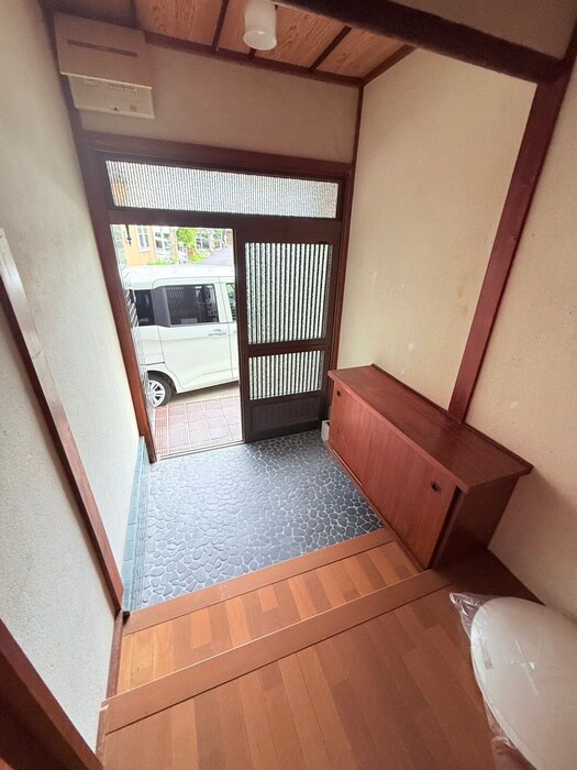 物件内観写真16　(玄関)