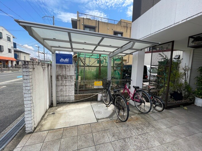 物件外観写真2　(駐輪場)