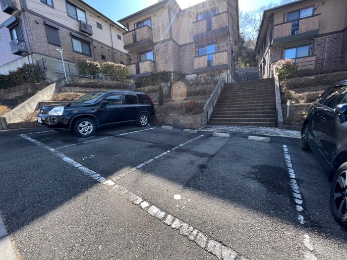 物件外観写真5　(駐車場)