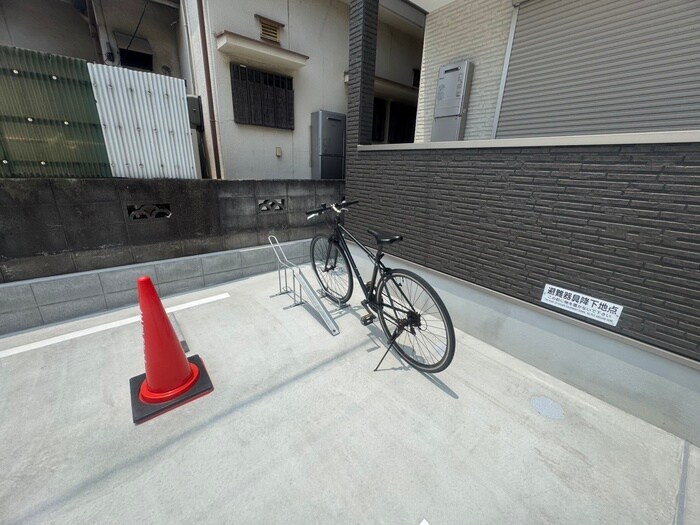 物件外観写真3　(駐輪場)