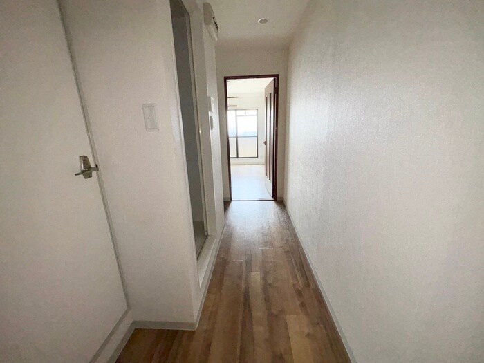 物件内観写真13　(廊下)