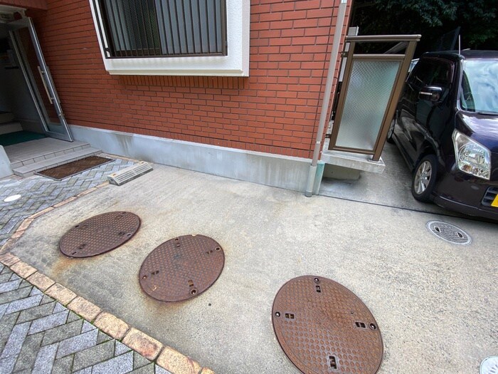 物件外観写真3　(駐車場)