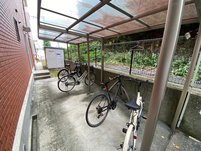 物件外観写真4　(駐輪場)