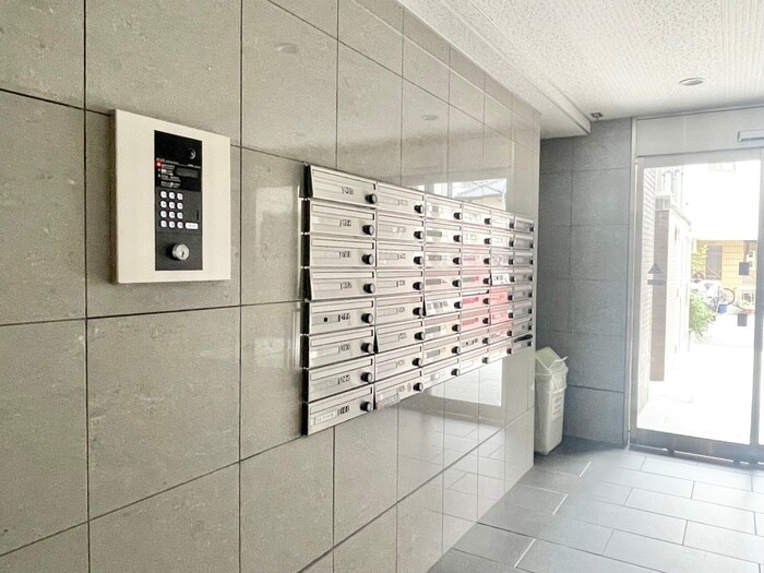 物件外観写真3　(エントランス部分)