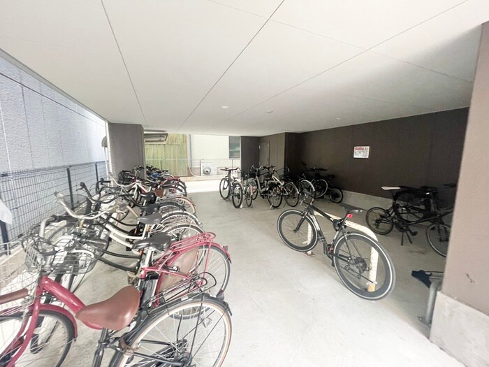 物件外観写真5　(駐輪場)
