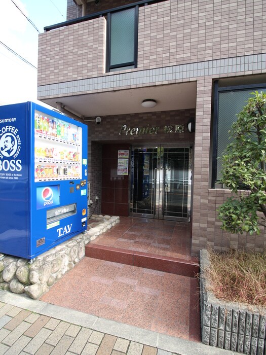 物件外観写真2　(エントランス部分)