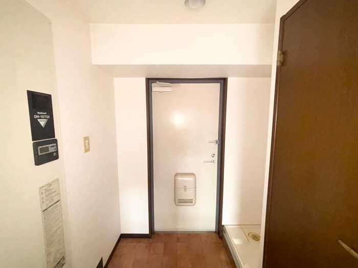 物件内観写真13　(玄関)