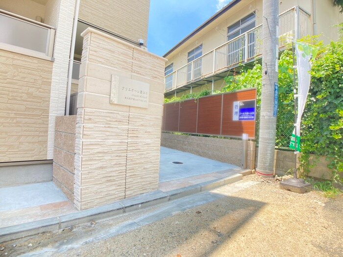 物件外観写真2　(エントランス部分)