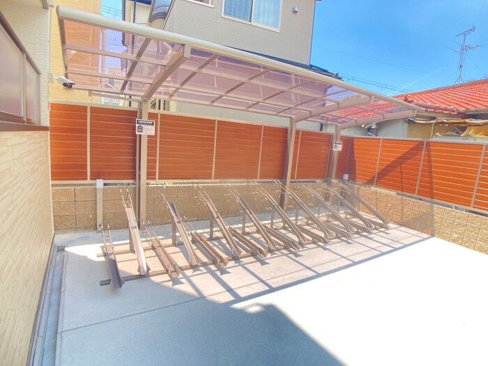 物件外観写真3　(駐輪場)