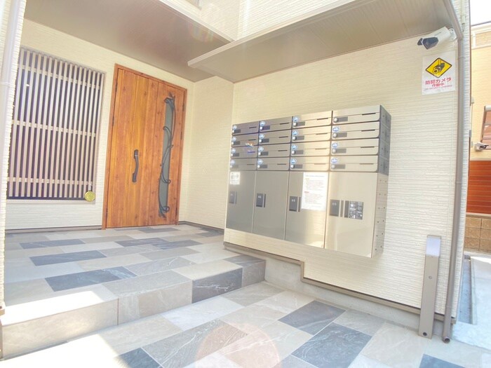 物件外観写真5　(エントランス部分)