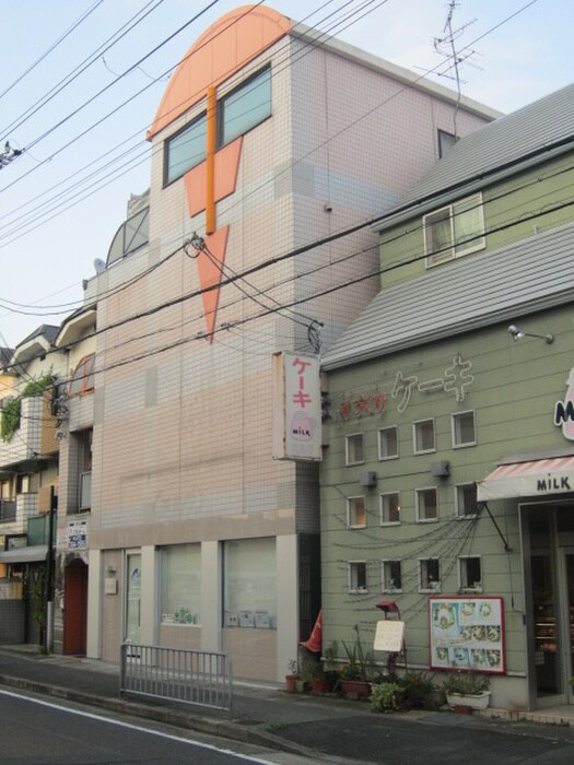 物件外観写真4　(エントランス部分)