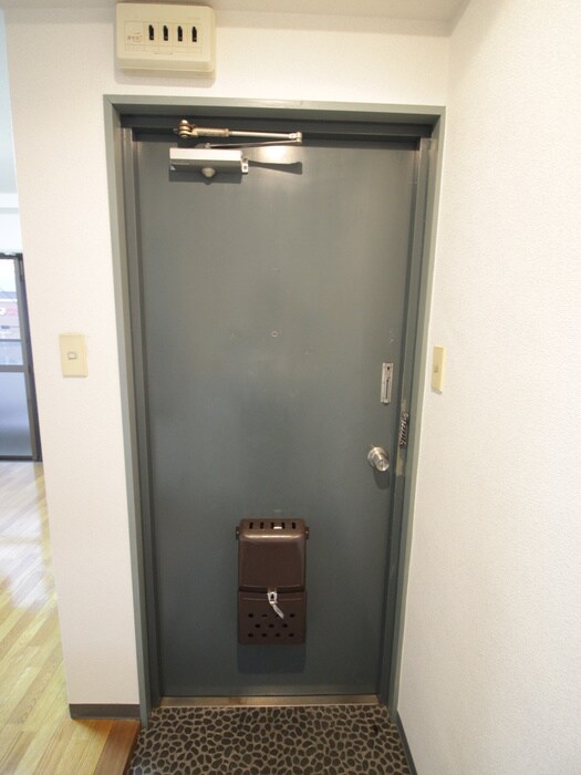 物件内観写真13　(玄関)