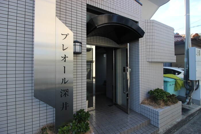 物件外観写真2　(エントランス部分)