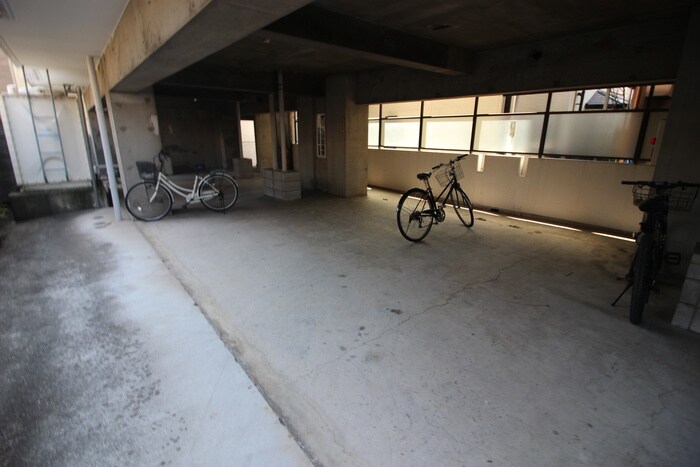 物件外観写真3　(駐輪場)