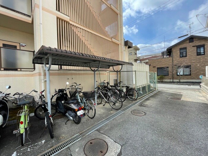 物件外観写真5　(駐輪場)