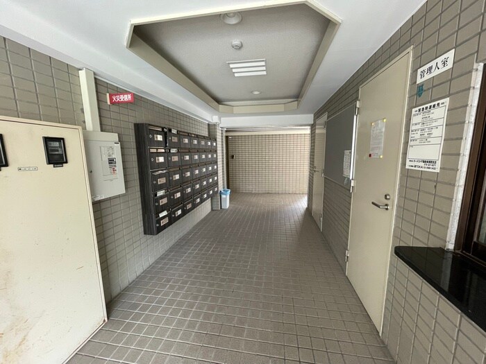 物件外観写真5　(エントランス部分)