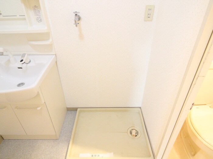 物件内観写真12　(洗濯機置場)