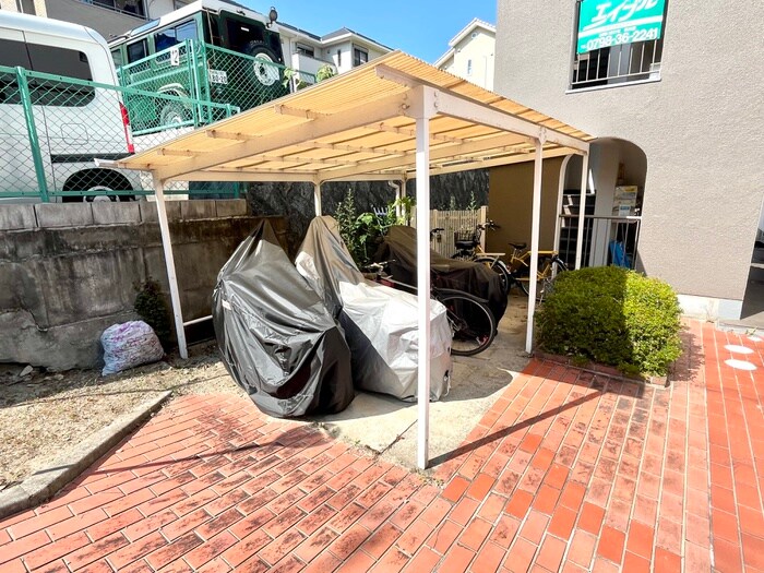 物件外観写真5　(駐輪場)