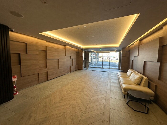 物件外観写真2　(エントランス部分)