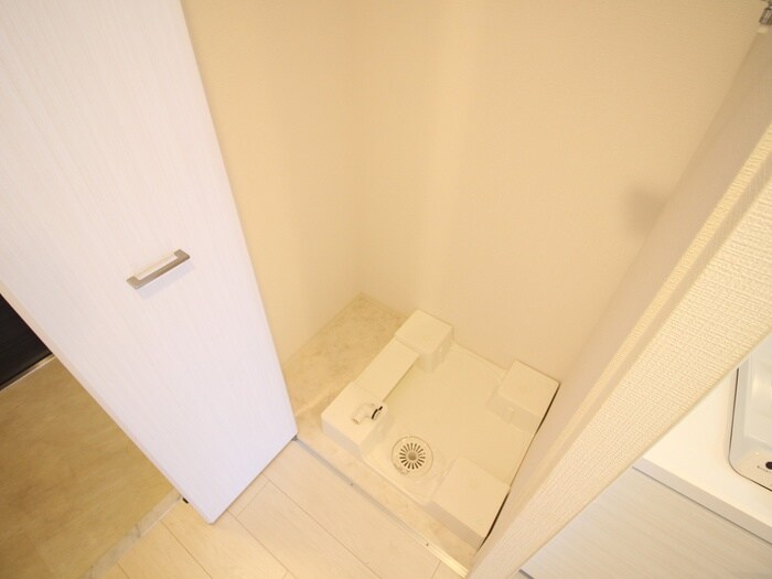 物件内観写真11　(洗濯機置場)