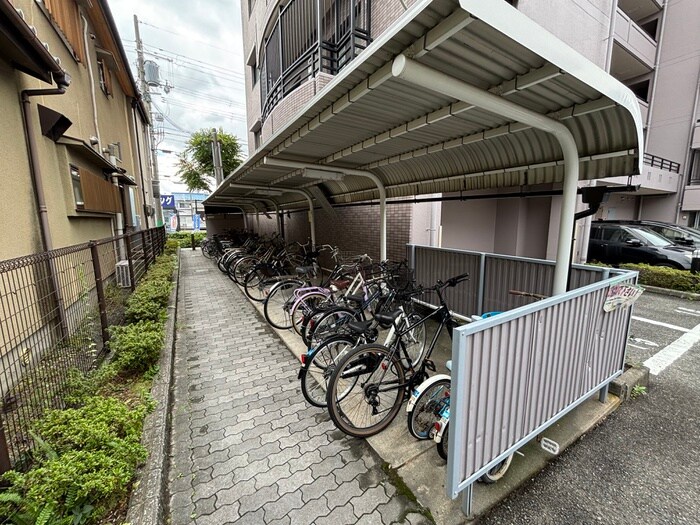 物件外観写真5　(駐輪場)