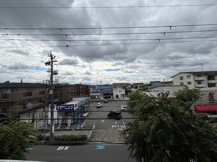 物件内観写真18　(室内からの展望)