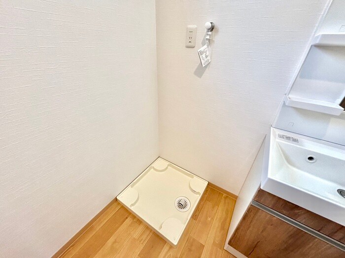 物件内観写真16　(洗濯機置場)