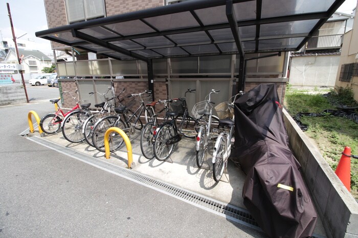 物件外観写真4　(駐輪場)