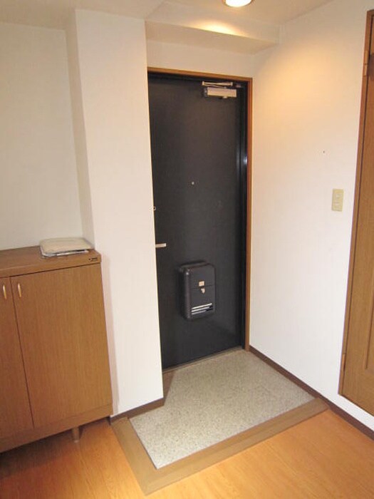 物件内観写真12　(玄関)