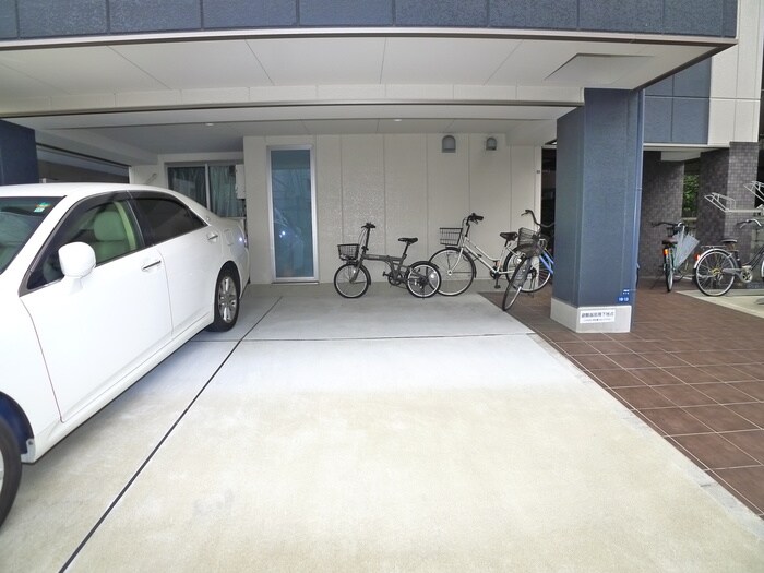 物件外観写真4　(駐車場)