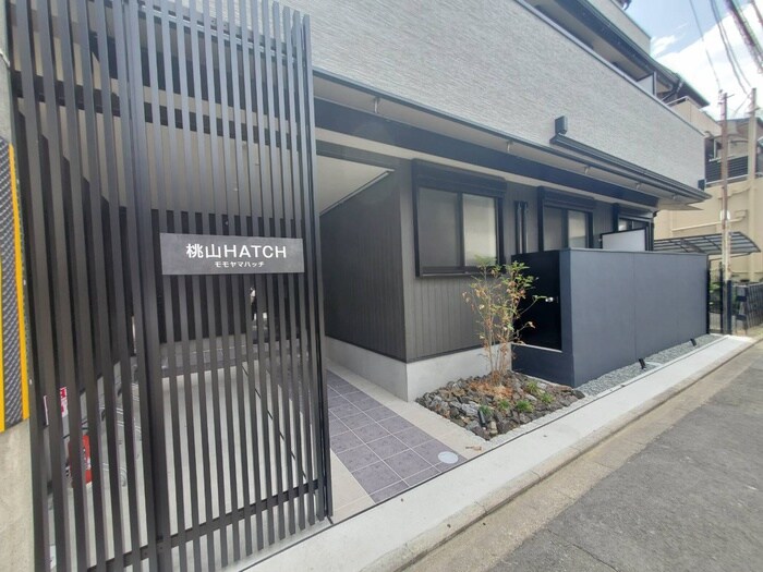 物件外観写真3　(エントランス部分)