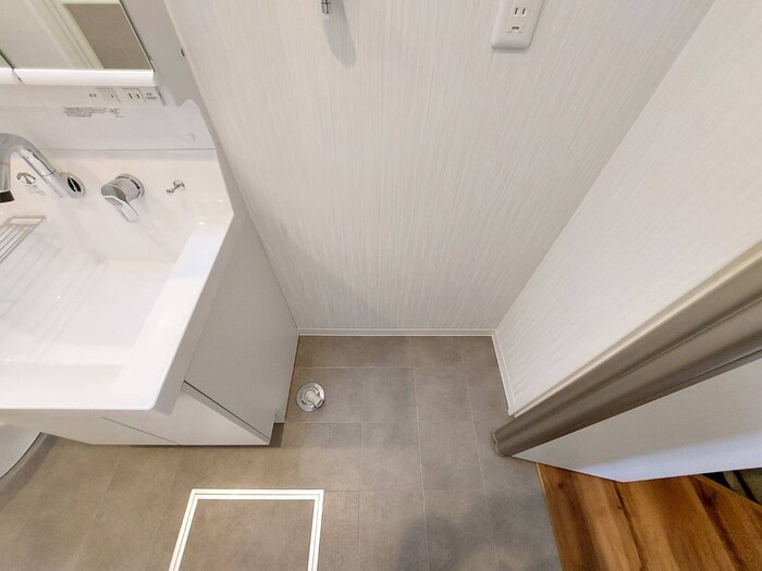 物件内観写真16　(洗濯機置場)