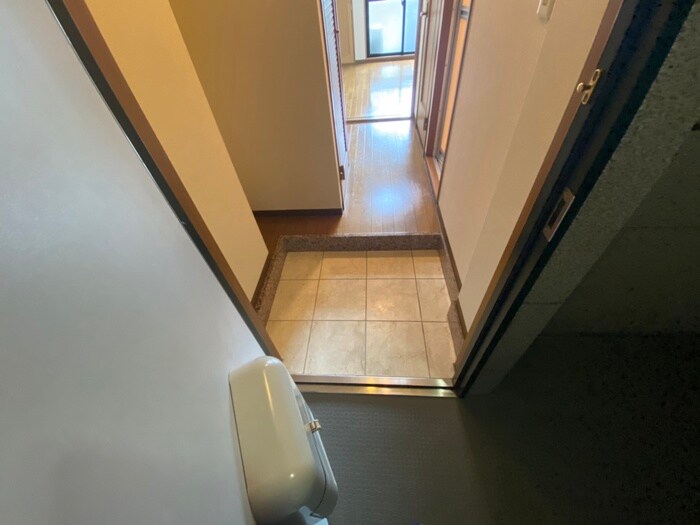 物件内観写真7　(玄関)