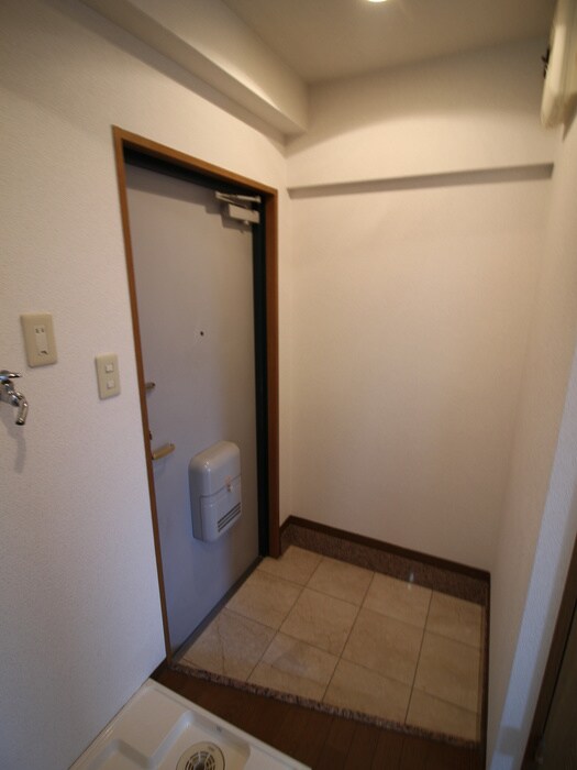 物件内観写真8　(玄関)