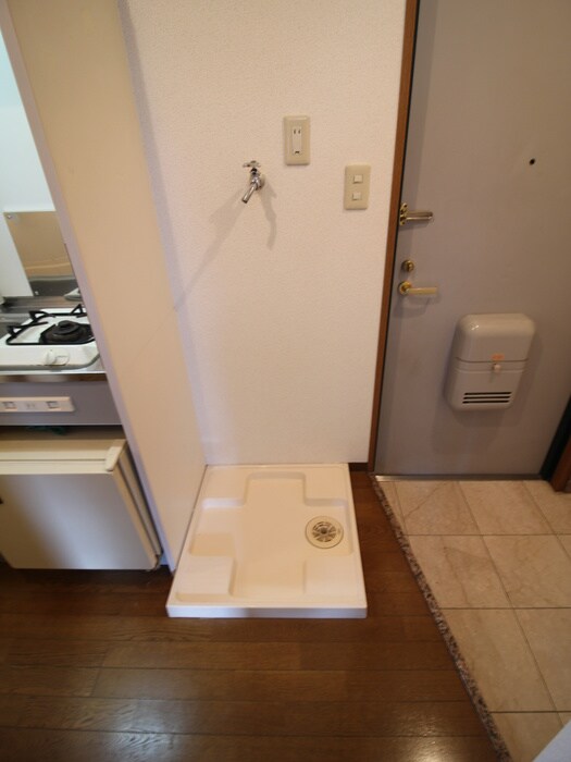 物件内観写真9　(洗濯機置場)