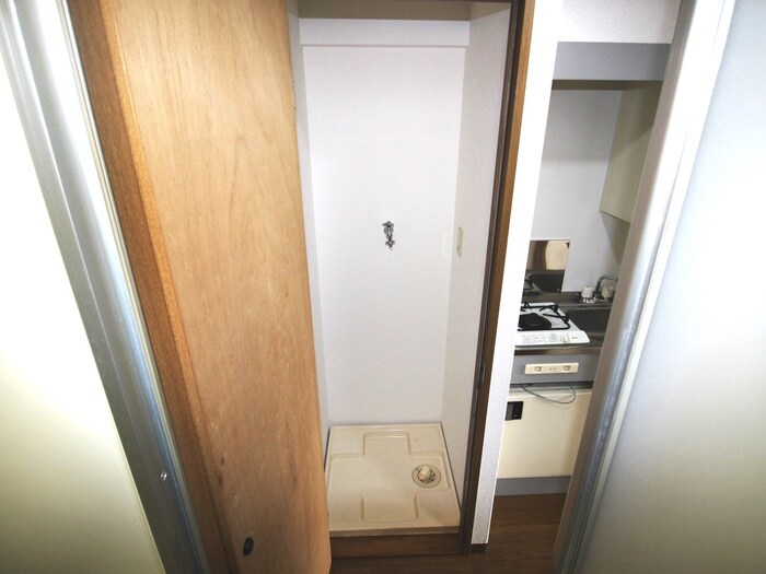 物件内観写真9　(洗濯機置場)