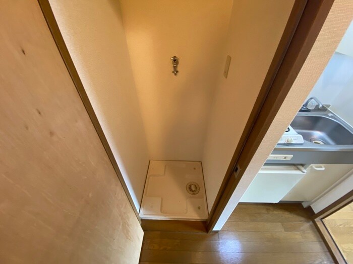 物件内観写真11　(洗濯機置場)
