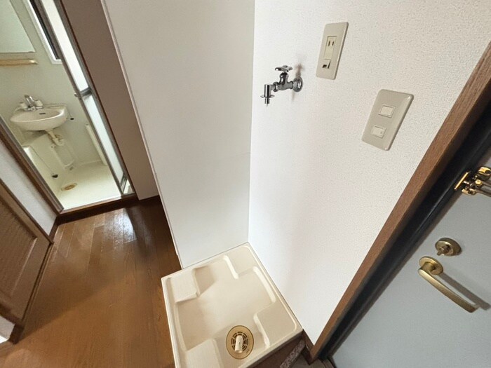 物件内観写真17　(洗濯機置場)