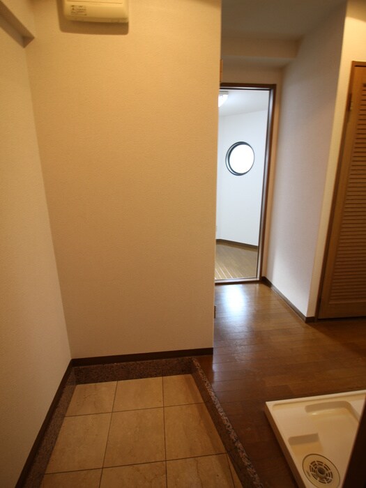 物件内観写真19　(玄関)