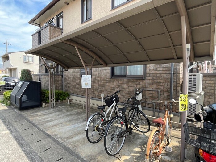 物件外観写真5　(駐輪場)