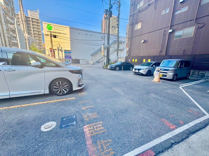 物件外観写真5　(駐車場)