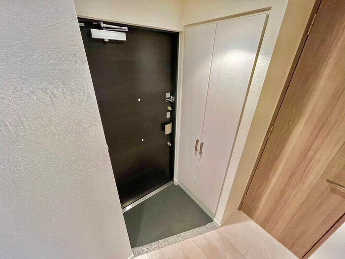 物件内観写真16　(玄関)