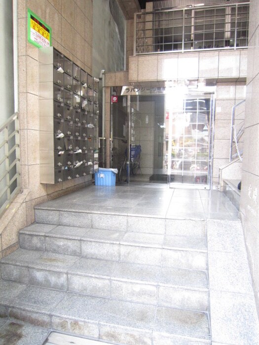 物件外観写真4　(エントランス部分)