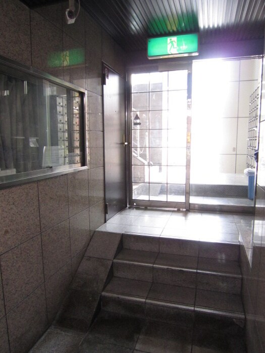 物件外観写真5　(エントランス部分)
