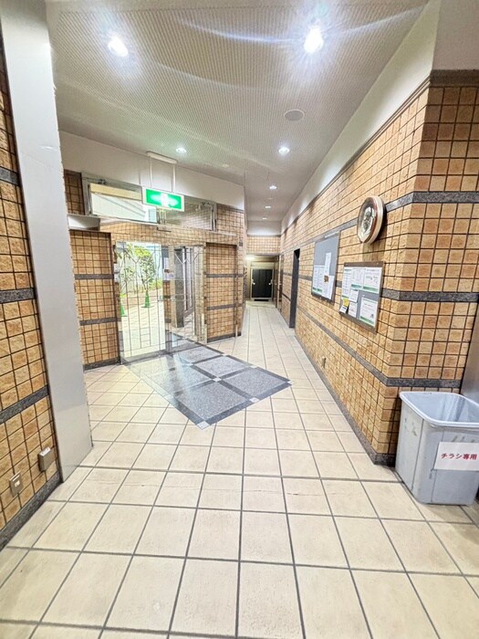 物件外観写真5　(エントランス部分)