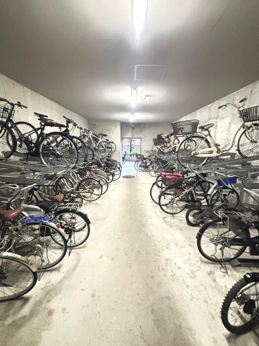 物件外観写真6　(駐輪場)