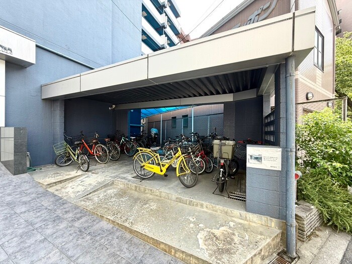 物件外観写真3　(駐輪場)