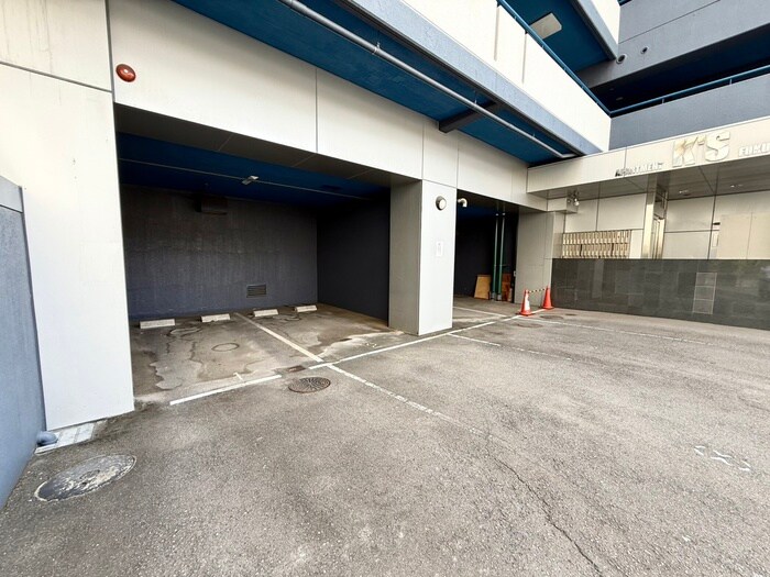 物件外観写真4　(駐車場)
