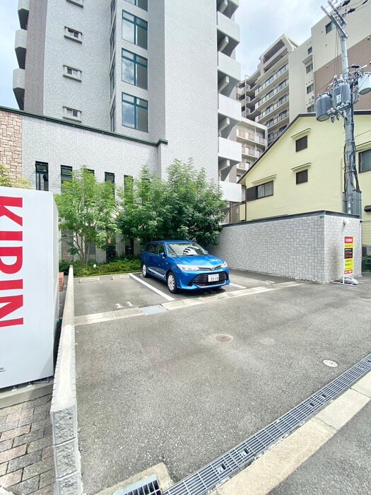 物件外観写真3　(駐車場)